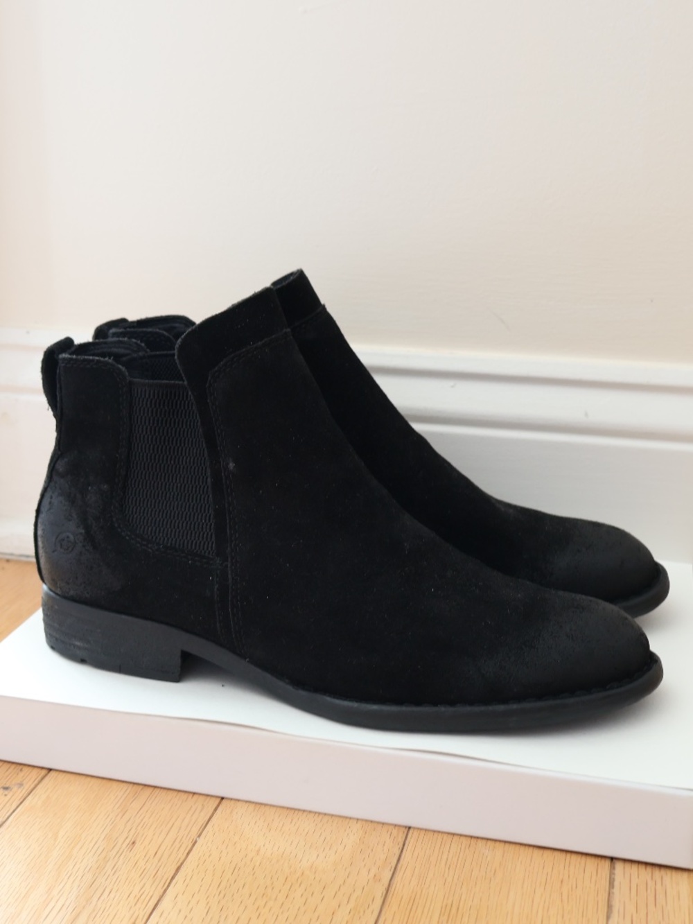 NWT BORN Laney Black Suede Chelsea Ankle Boots Women's Sz 8 Indie Boho Gorpcore